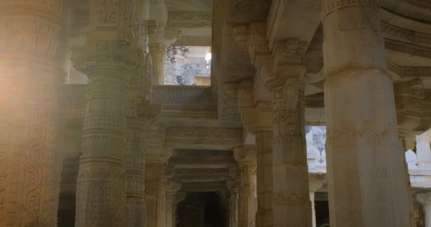Sun and interior of beautiful Ranakpur Jain temple or Chaturmukha Dharana Vihara. Marble ancient medieval carved sculpture carvings of sacred place of jainism worship. Ranakpur, Rajasthan. India - Footage, Video