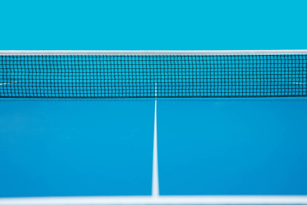 Table de ping-pong de couleur bleue, gros plan
 - Photo, image