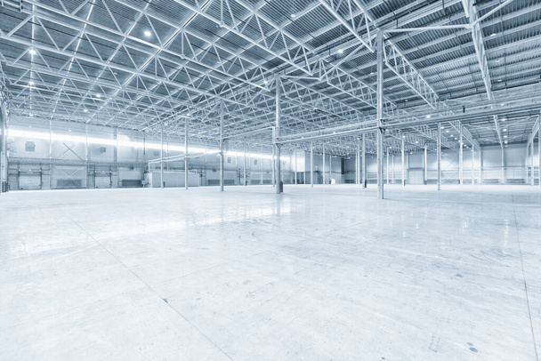 Interior of empty warehouse or garage - Foto, Imagen