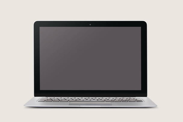 moderno modello / modello di laptop in argento con schermo vuoto per mostrare i tuoi disegni digitali o web, isolati su uno sfondo color crema - vista frontale - Foto, immagini