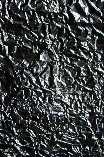Verschwommenes Bild der Silberfolie Textur Hintergrund, vertikale Ansicht, Platz für Text. Abstraktes Metall Wand Textur Hintergrund. - Foto, Bild