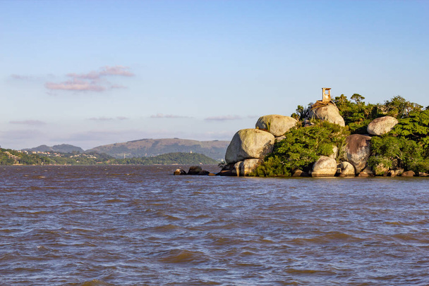 Ilha das Pedras Brancas Island and Guaba lake, Rio Grande do Sul,ブラジル - 写真・画像