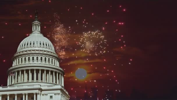 4 juli Onafhankelijkheidsdag show vrolijk vuurwerk op het Amerikaanse Capitool in Washington DC USA tijdens prachtige zonsondergang - Video