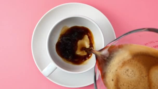 Espresso hete koffie op roze achtergrond, Top view Food concept. - Video
