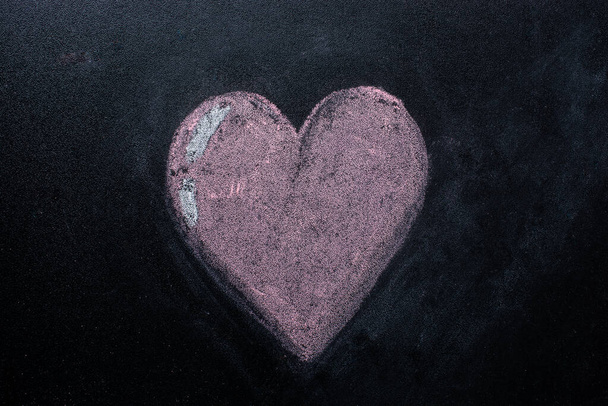 napis kredowy na tablicy, symbol serca miłości - Zdjęcie, obraz