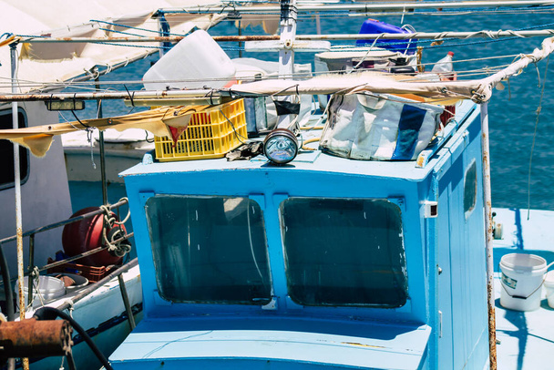 Limassol Chypre 30 mai 2020 Gros plan d'un bateau de pêche amarré dans le vieux port de Limassol à Chypre île
 - Photo, image