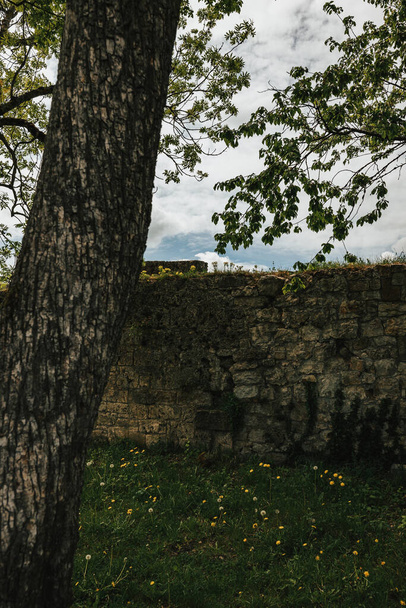 velho muro restos do castelo ruína Hohenurach em Bad Urach Alemanha
 - Foto, Imagem