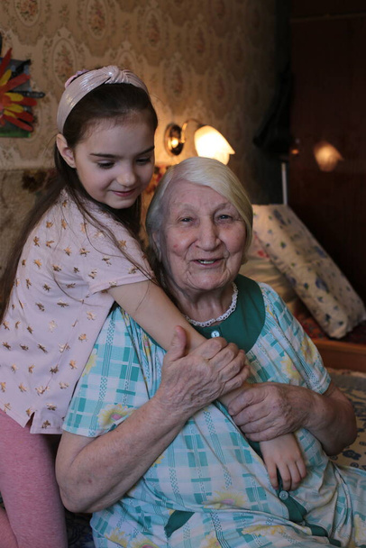 nagymama és unokája családi portréja - Fotó, kép