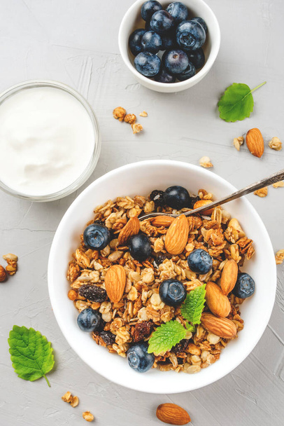 Baked granola with yogurt and blueberries. - Foto, Imagem