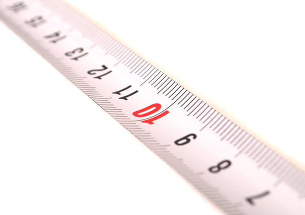 fragmento de fita métrica em um fundo branco. vista de cima
 - Foto, Imagem