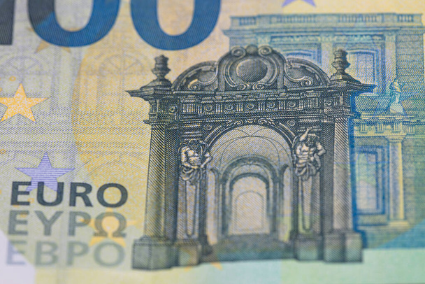 крупный план банкноты в 100 евро
 - Фото, изображение