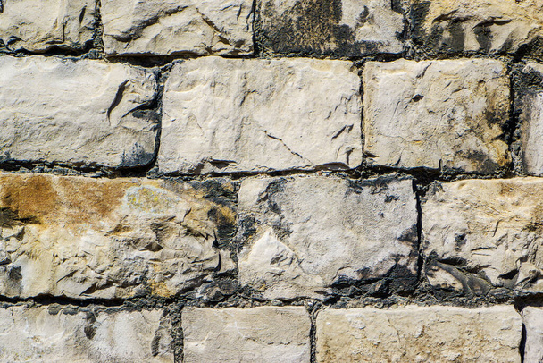 треснувшая поверхность настоящей каменной стены Kendal
 - Фото, изображение