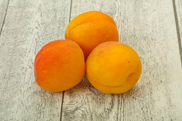 Tuore kypsä makea muutamia aprikooseja hedelmät - Valokuva, kuva