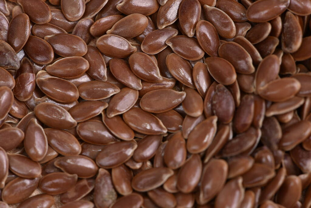 Концы льняных семян вращаются в замедленной съемке. семена льна
 - Фото, изображение