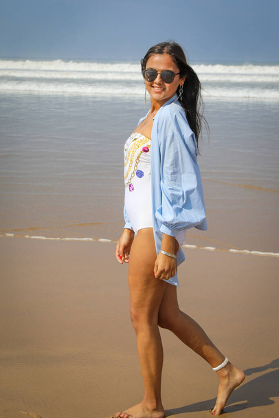 Girl on the beach in swimsuit and hat. The Atlantic Ocean Agadir Morocco. - Foto, Bild