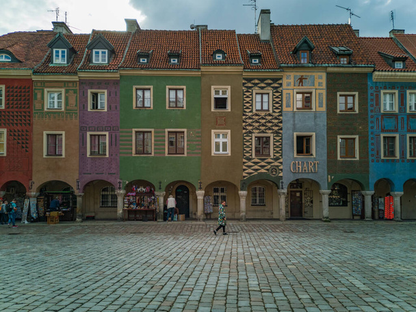 Poznan Pologne 10 mai 2019 Maisons colorées sur la place du marché
 - Photo, image
