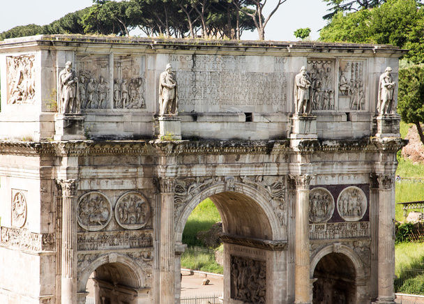 Antiguo Arco en Roma
 - Foto, Imagen