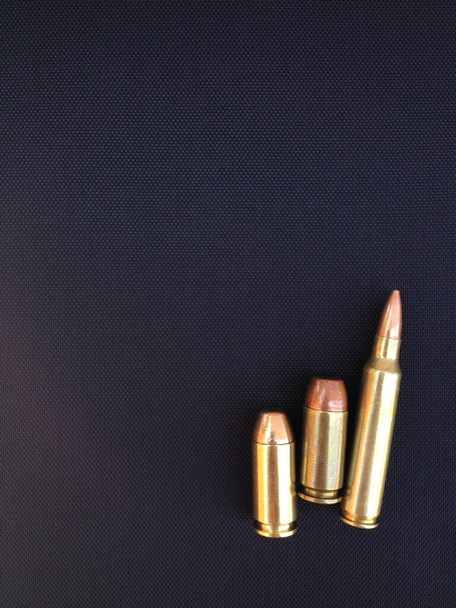 Balas para fuzil pistola pistola arma de fogo close-up - Foto, Imagem