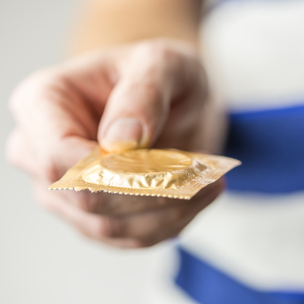 Предложение презерватива
 - Фото, изображение