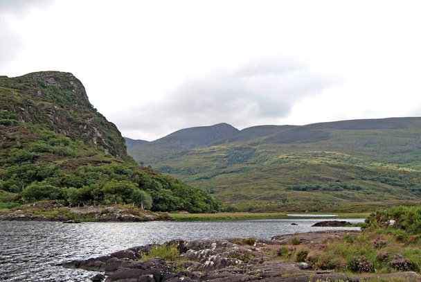 Jezioro w Parku Narodowym Killarney w Irlandii - Zdjęcie, obraz