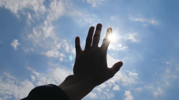  Hand des Menschen greift nach der Sonne - Filmmaterial, Video