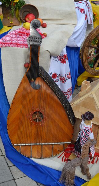 instrumento musical bandoura cobza
 - Foto, Imagem