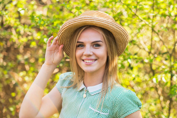 Romantic daydreamer in summer hat. Rustic soul. Straw hat adorable girl. Rustic outfit. Ranch culture. Western traditions. Fancy smiling girl wear hat and dress. Fashion style concept. Rustic style - Foto, Imagen