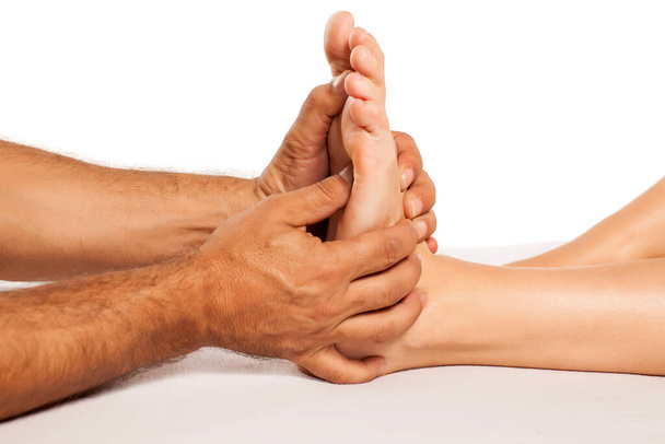 réflexologie et acupression sur les pieds des femmes
 - Photo, image