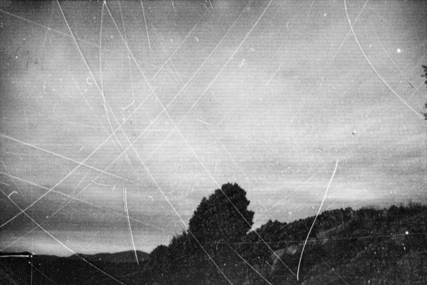 Ylevä maisema (mustavalkoinen, analoginen valokuvaus) - Valokuva, kuva