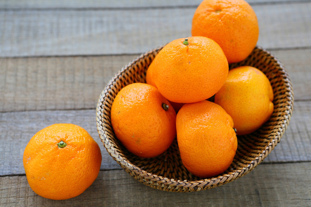 whole tangerines on the table - Φωτογραφία, εικόνα