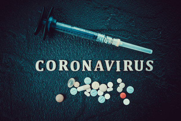 Coronavirus Vaccine Vial With Injection Syringe - Foto, afbeelding