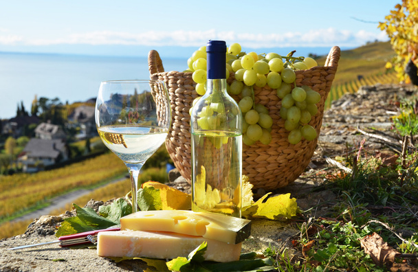Вино с сыром. Лаво, Швейцария
 - Фото, изображение