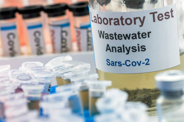 Muestras de aguas residuales, análisis del virus sars-cov-2 en pacientes infectados por coronavirus humano 229E, imagen conceptual - Foto, Imagen