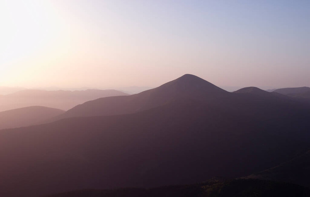 Jeden z nejkrásnějších východů slunce v horách - Fotografie, Obrázek
