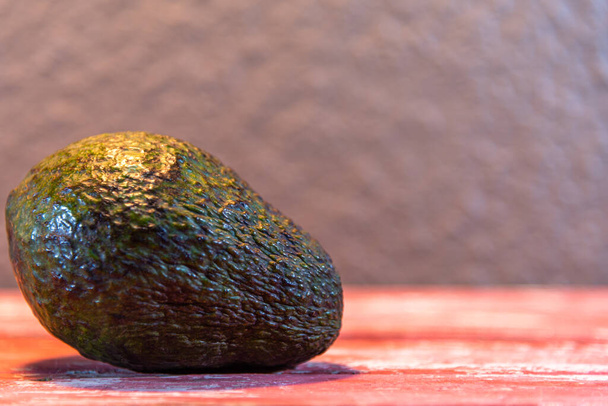 Avocado fruits. Persea americana) in its natural state. Stone fruit. Food consumed fresh and in salads. Whole avocado. Green and fresh avocados on the market stall. - Photo, Image