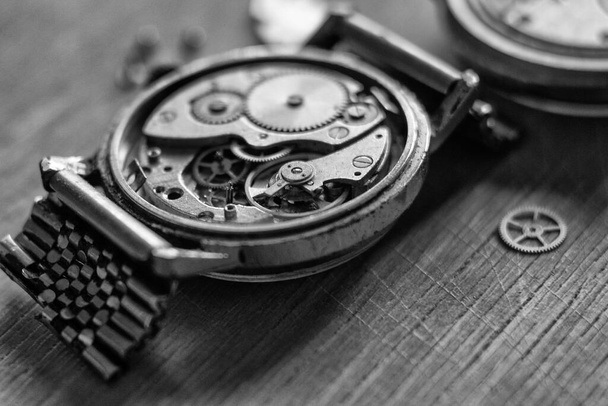 Watchmaker's workshop, mechanical watch repair - Foto, Imagen
