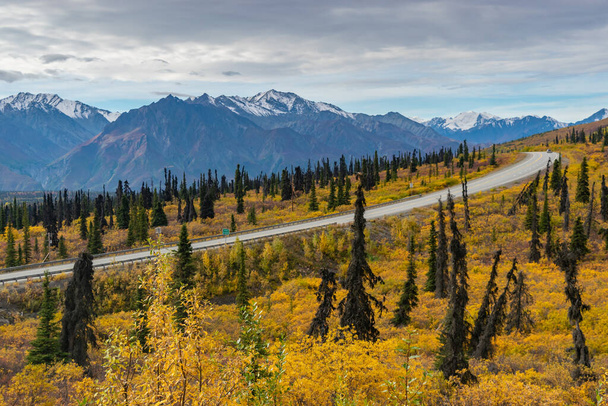 Φθινόπωρο στο Glenn Highway, Αλάσκα, ΗΠΑ - Φωτογραφία, εικόνα