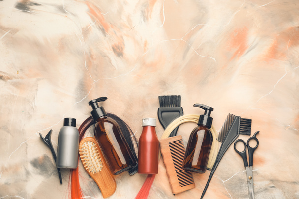 Forniture parrucchiere su sfondo colore
 - Foto, immagini