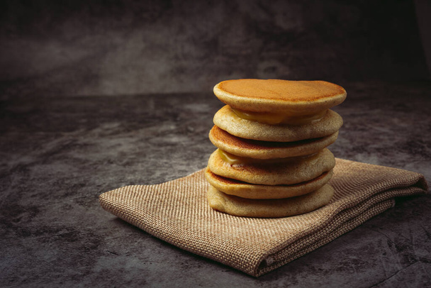 Dorayaki Pancakes stuffed with Vanilla Japanese food. - Zdjęcie, obraz