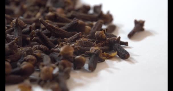 Cloves on 360 turntable. Footage of little cloves. - Filmmaterial, Video