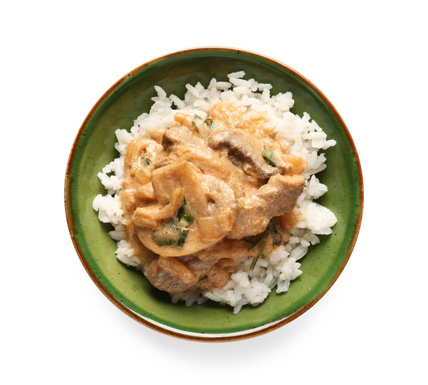 stroganoff carne saborosa com arroz no fundo branco
 - Foto, Imagem