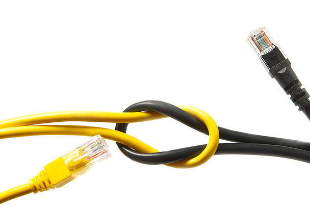 Internet wire cat6 cat5. Internet-verkkoon liittämisen tai rakentamisen, korjaamisen ja nopeiden Internet-palvelujen tarjoamisen käsite. - Valokuva, kuva