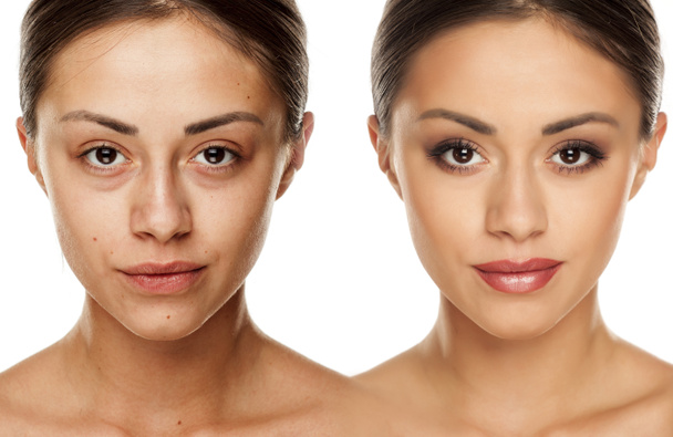 Retrato de comparação de mulher jovem sem, e com maquiagem em um fundo branco
 - Foto, Imagem