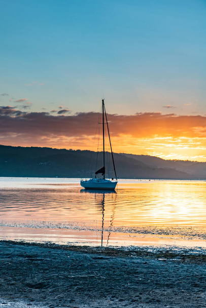 Sunrise and a Boat on the Bay. Taken at Koolewong Waterfront on the Central Coast, NSW, Australia. - Fotografie, Obrázek