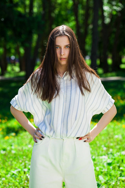 Close up portrait of a young beautiful brunette  girl in summer park - Foto, Imagem