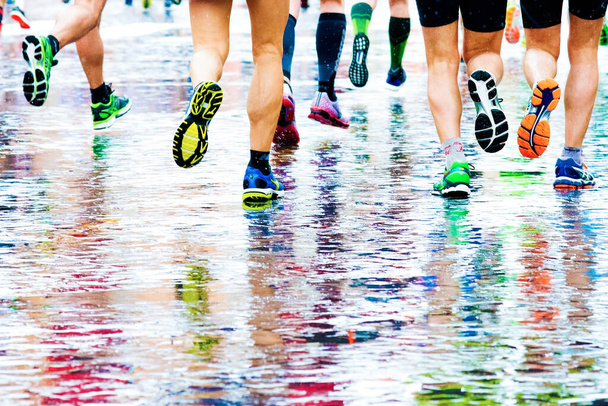 juoksijat maraton abstrakti jalat - Valokuva, kuva