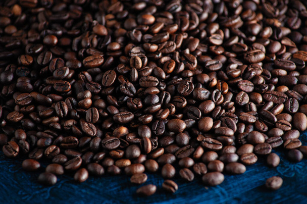 roasted aromatic coffee beans closeup sprinkled on a table - Photo, Image