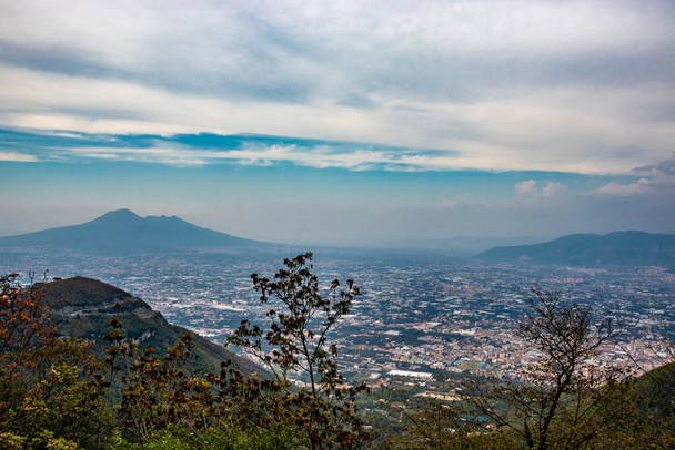 View of the valley from the Regional Park of Monti Lattari, Pompeii and Mount Vesuvius in the background. In the province of Salerno, on the Amalfi coast. - Photo, Image