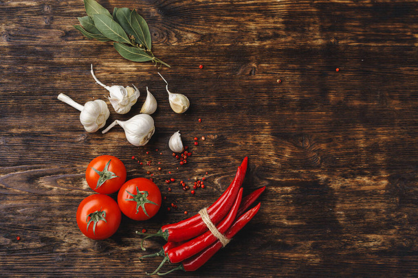 Garlic and chili pepper on dark wooden table - Foto, Bild