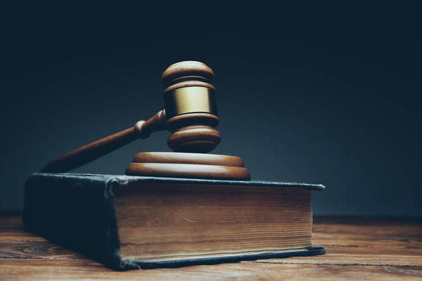 judge mallet on a wooden desk - Foto, Imagem